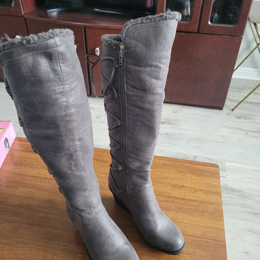 Ladies Winter boots.